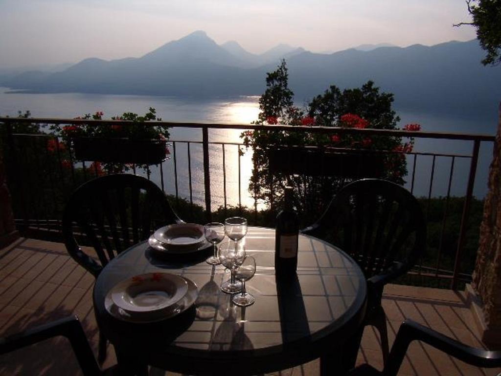 La Casa Di Pericle Aparthotel Brenzone sul Garda Exterior photo